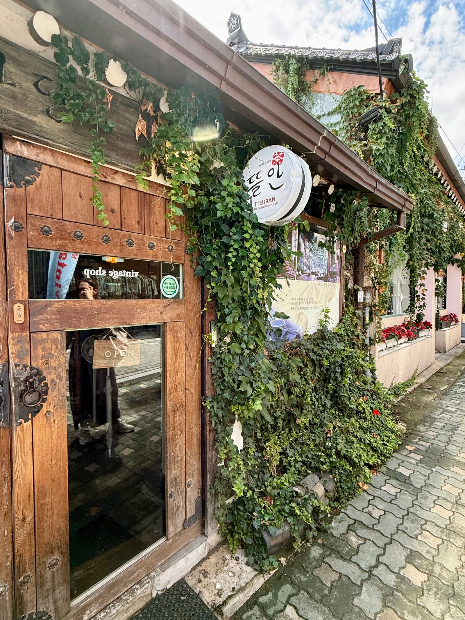 South Korea with Keri & Nicola - Korea Tour